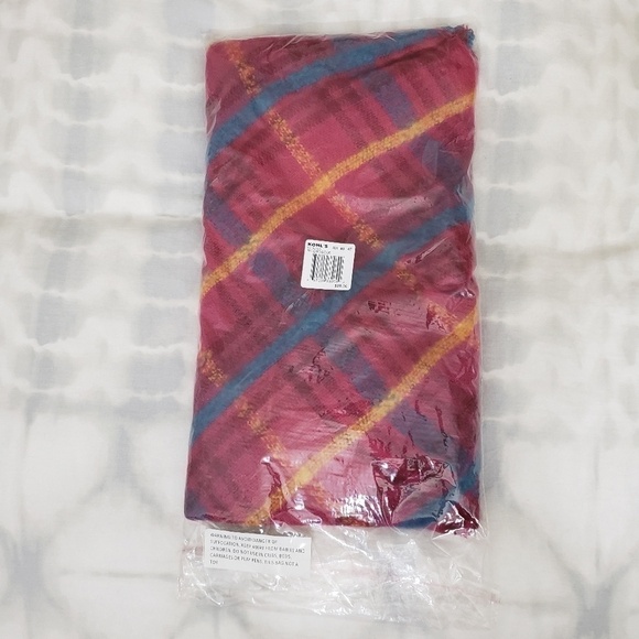 CANDIE'S Plaid Triangle Scarf (NWOT) - Picture 2 of 8